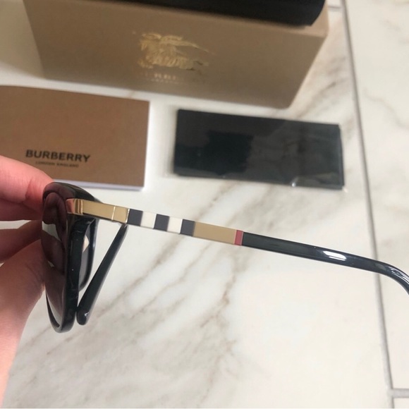 🔥NEW BURBERRY SUNGLASSES 🔥 - Picture 6 of 12